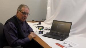 连接一个数字面板仪表到MicroTrak 3激光